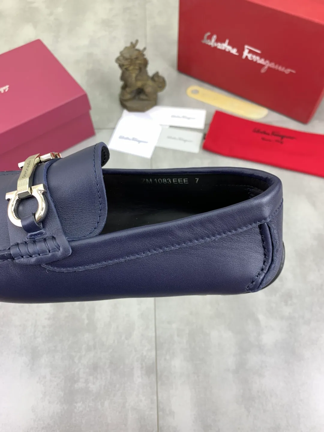 Men's shoes 💰P542 New model, high quality [Ferragamo/Ferragamo] Latest lazy slip-on shoes Original imported calfskin, imported cowhide lining + original luxury metal buckle + original combination outsole Comparison without pressure Code number: 38-45